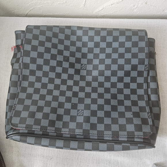 Louis Vuitton District NM Messenger Bag Damier Graphite PM * Damaged* Junk-Parts - Picture 1 of 16